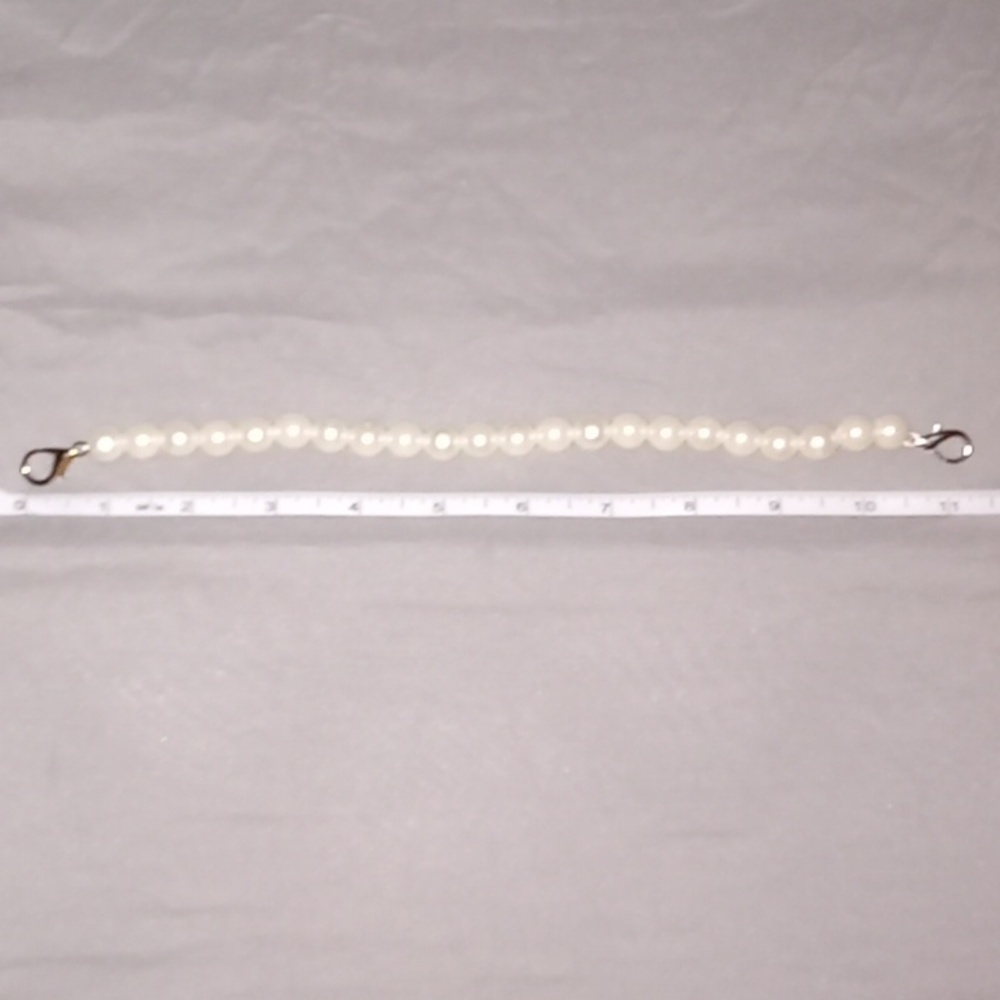 Multi-Use Pearl Purse Chain Accessory - Picture 2 of 4